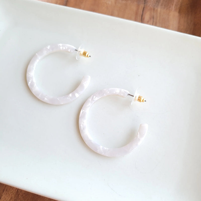 Camy Hoop Earrings in Pearl